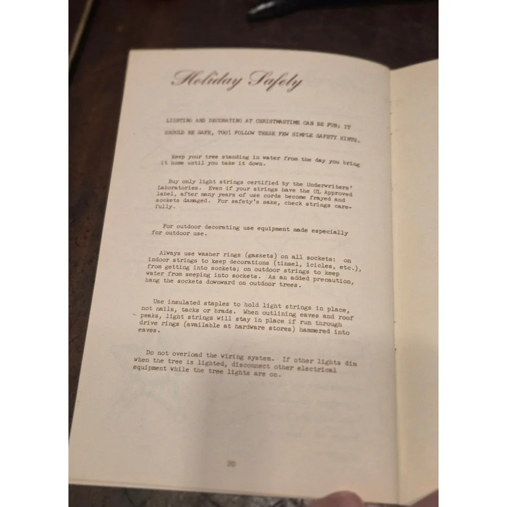 Texas Electric Service Co Holiday Recipes Booklet Set 1970 Pink Vintage